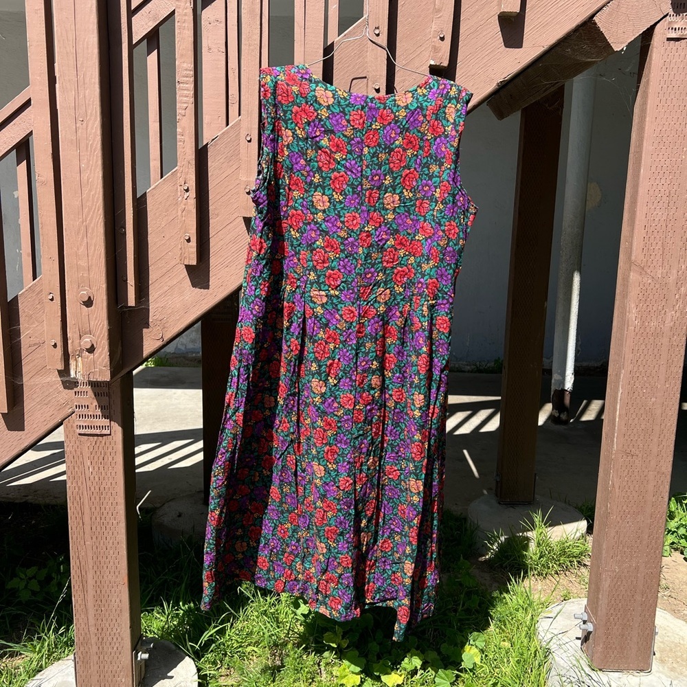 Sleeveless Floral Midi Dress in Purple & Pink - Picture 4 of 9